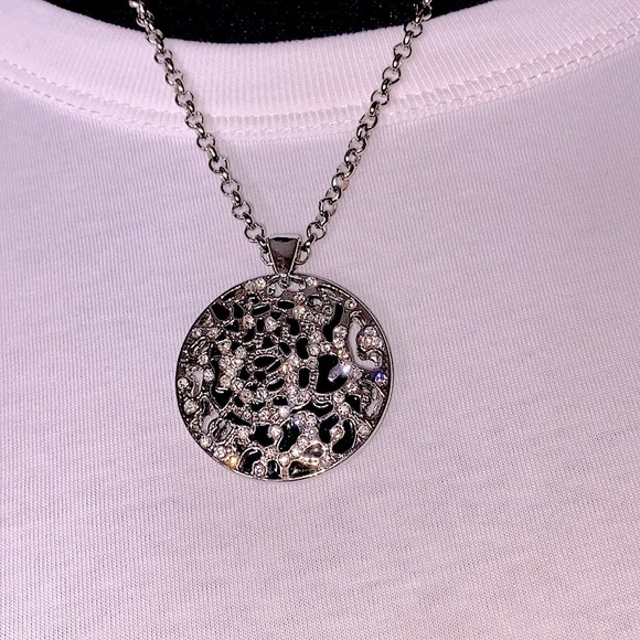 ✅Panther face silver tone pendant  w/black enamel/rhinestone 🐆 - Picture 1 of 3
